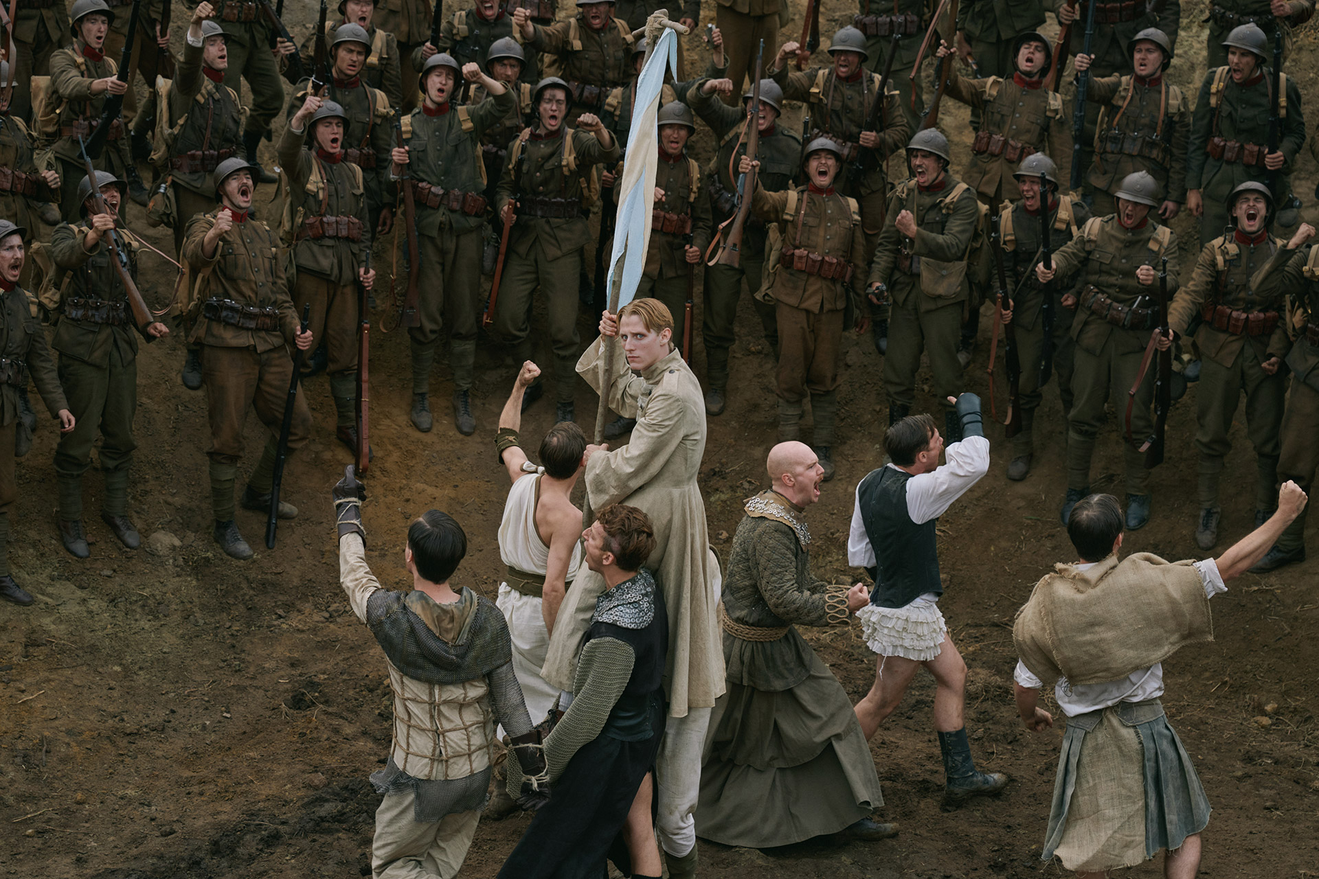 img_dgal_6aa441090a845COWARD_Still2.jpg